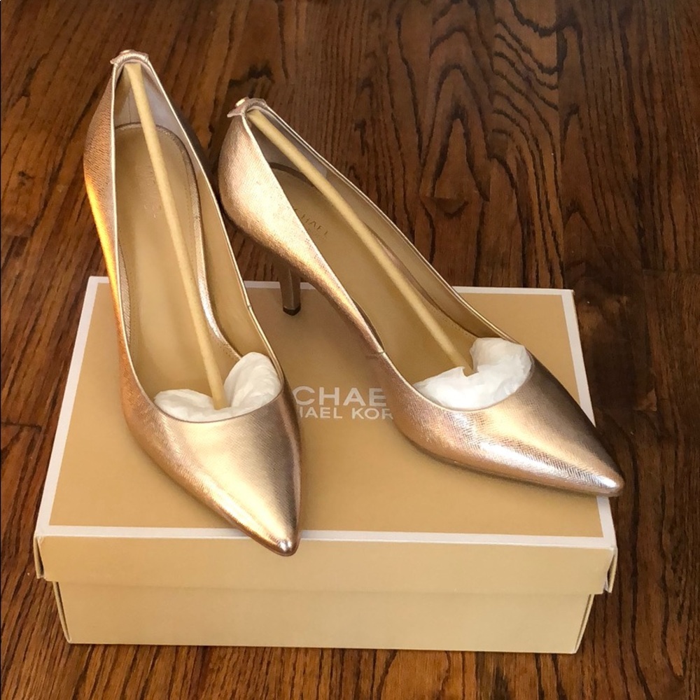 *BRAND NEW* Michael Kors Rose Gold Flex Heel Pumps